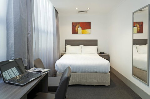 Causeway Inn On The Mall - Pubs and Clubs 14