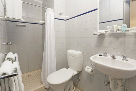 Causeway Inn On The Mall - Pubs and Clubs 12