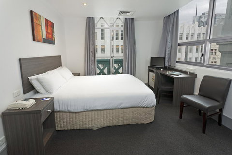 Causeway Inn On The Mall - Pubs and Clubs 11