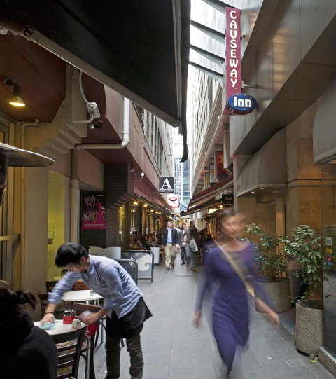 Causeway Inn On The Mall - Pubs and Clubs 3