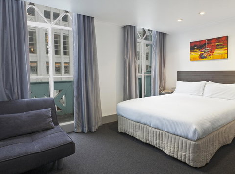 Causeway Inn On The Mall - Pubs and Clubs 0