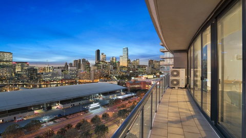 Premier Stays Melbourne - Go Out 1