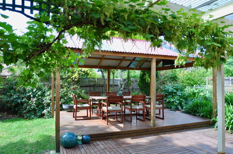 Crimea Retreat - Pubs and Clubs 14