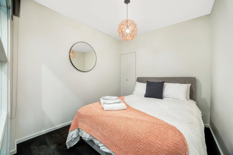 Signature Waterfront Apartments - Go Out 19