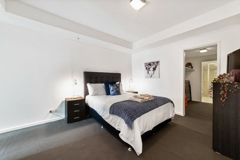 Signature Waterfront Apartments - Go Out 31