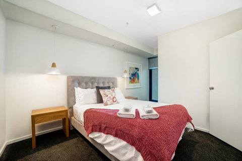 Signature Waterfront Apartments - Go Out 18