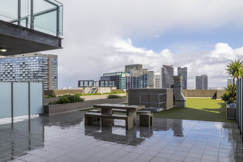 Signature Waterfront Apartments - Go Out 36