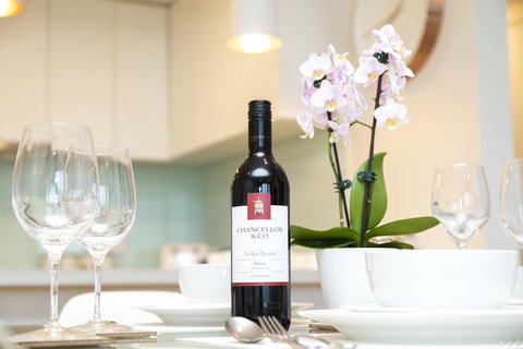 Signature Waterfront Apartments - Go Out 10