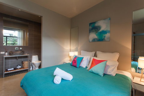 The Love Shack - Romantic Bungalow - Go Out 10