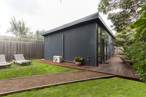 The Love Shack - Romantic Bungalow - Go Out 12
