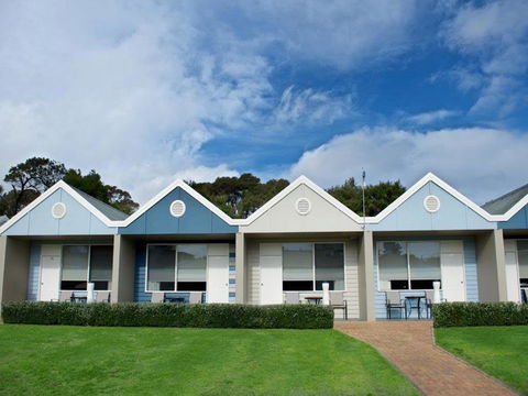 Sorrento Beach Motel - Pubs and Clubs 12