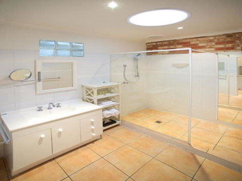 Sorrento Beach Motel - Pubs and Clubs 19
