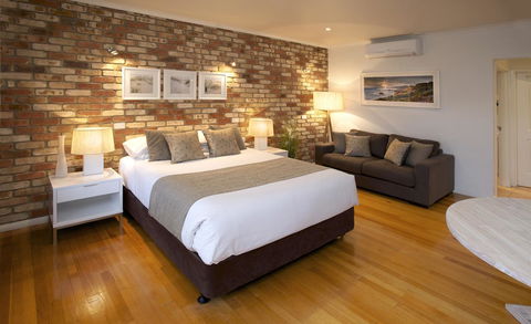 Sorrento Beach Motel - Pubs and Clubs 2