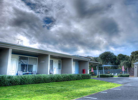 Sorrento Beach Motel - Pubs and Clubs 1