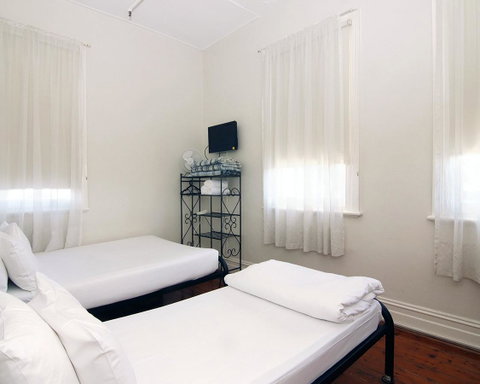 Hotel Claremont Guest House - Go Out 13