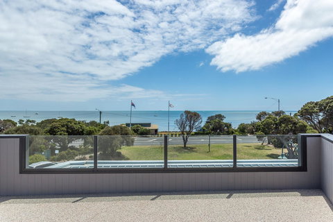 Blairgowrie Apartment 1 - On The Beach - Pubs and Clubs 17