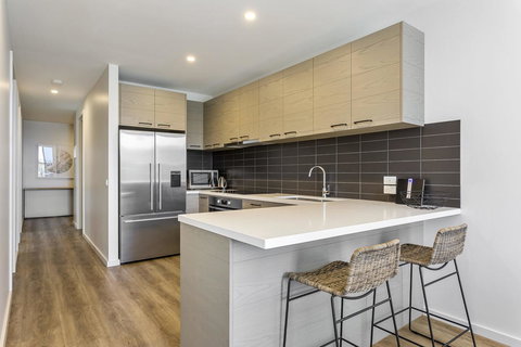 Blairgowrie Apartment 1 - On The Beach - Pubs and Clubs 2