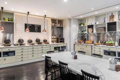 Mantra On Russell - Pubs and Clubs 9