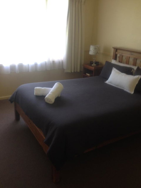 Viewhill Holiday Units - Pubs and Clubs 9