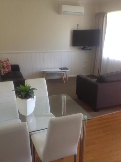 Viewhill Holiday Units - Pubs and Clubs 10