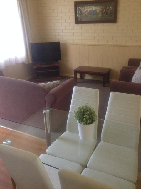 Viewhill Holiday Units - Pubs and Clubs 3