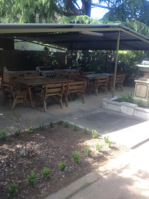 Viewhill Holiday Units - Pubs and Clubs 5