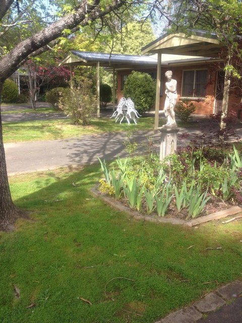 Viewhill Holiday Units - Pubs and Clubs 0