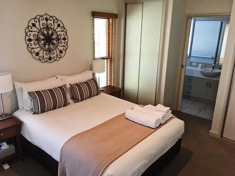 Luxury Abalina Cottages - Pubs and Clubs 31