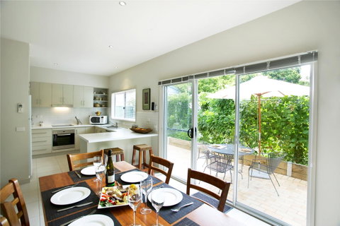 Luxury Abalina Cottages - Pubs and Clubs 28