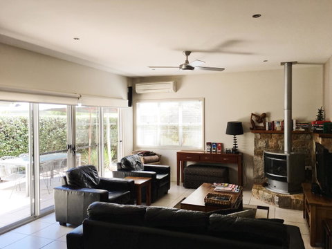 Luxury Abalina Cottages - Pubs and Clubs 6