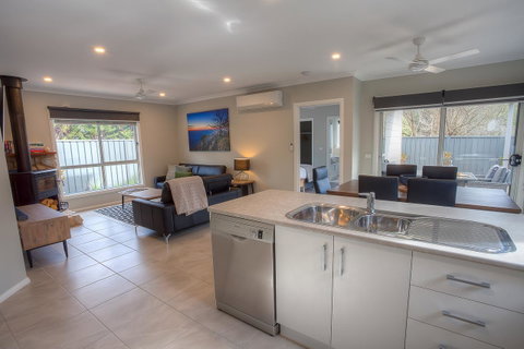 Luxury Abalina Cottages - Pubs and Clubs 7