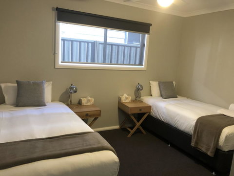 Luxury Abalina Cottages - Pubs and Clubs 24