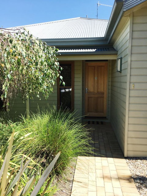 Luxury Abalina Cottages - Pubs and Clubs 36