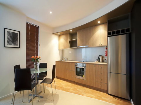 The Waves Apartments - Pubs and Clubs 22