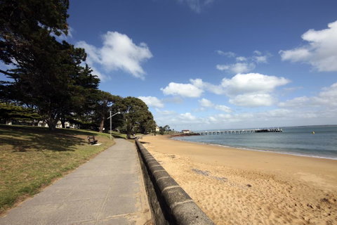 The Waves Apartments - Pubs and Clubs 31