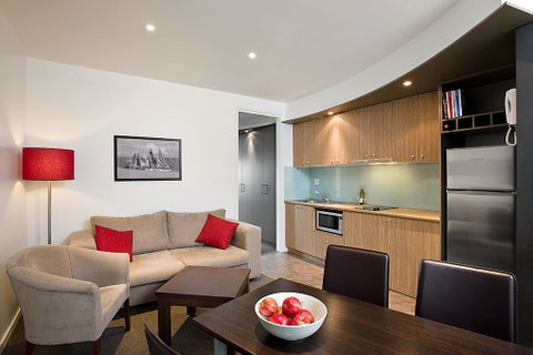 The Waves Apartments - Pubs and Clubs 2