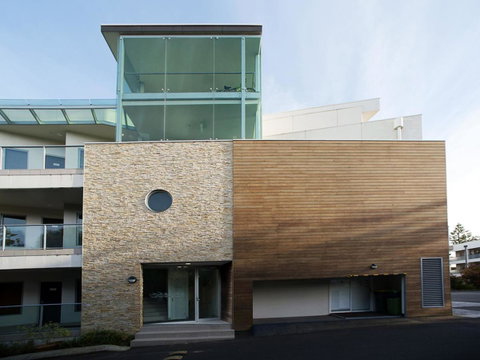 The Waves Apartments - Pubs and Clubs 29