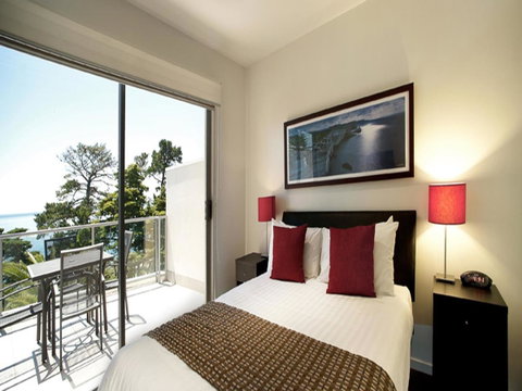 The Waves Apartments - Pubs and Clubs 14