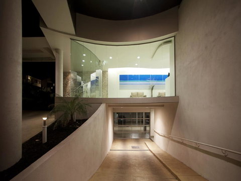 The Waves Apartments - Pubs and Clubs 19