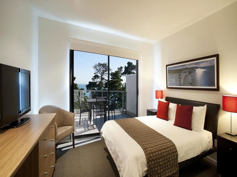 The Waves Apartments - Pubs and Clubs 32
