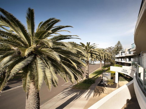 The Waves Apartments - Pubs and Clubs 17