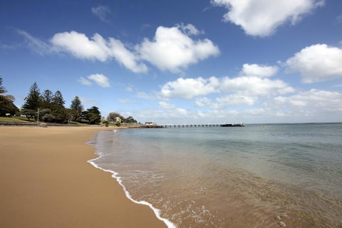 The Waves Apartments - Pubs and Clubs 33