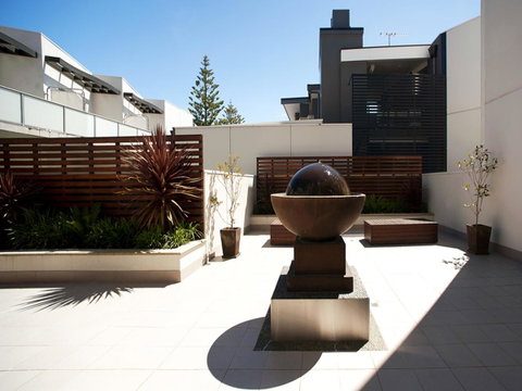The Waves Apartments - Pubs and Clubs 15