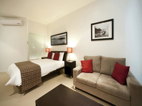The Waves Apartments - Pubs and Clubs 13