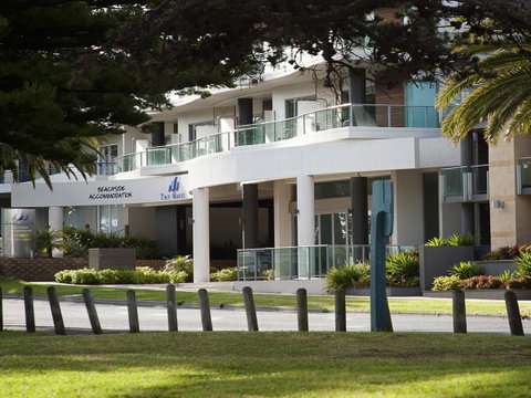 The Waves Apartments - Pubs and Clubs 12