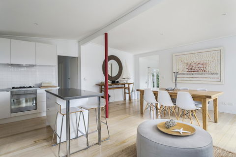 Sunset On Scott - Relax In Tranquility & Style - Pubs and Clubs 5