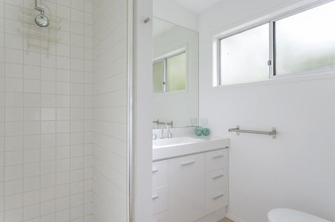 Sunset On Scott - Relax In Tranquility & Style - Pubs and Clubs 14