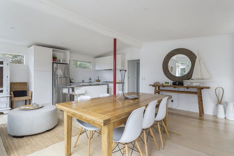 Sunset On Scott - Relax In Tranquility & Style - Pubs and Clubs 6