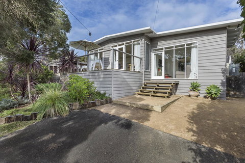 Sunset On Scott - Relax In Tranquility & Style - Pubs and Clubs 0