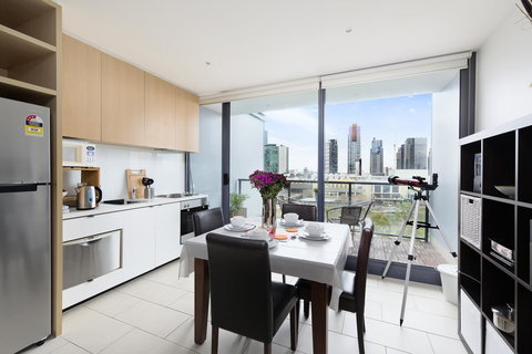 Viste Della Fortuna - Rejuvenate Stays - Pubs and Clubs 2